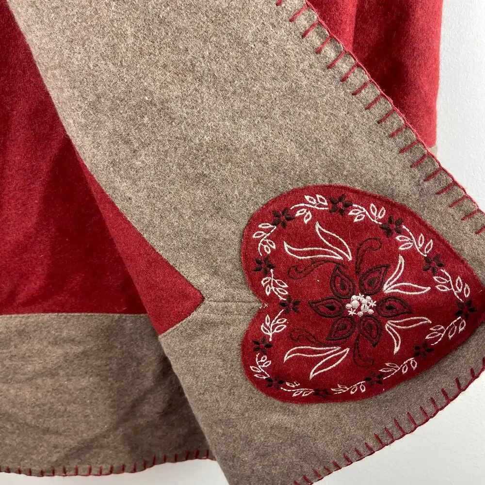 Interieur Passion French Throw Wool Blanket Beige Red Heart Embroidered Theme